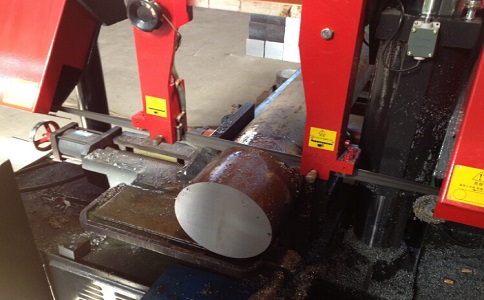 荣县卧式带锯床加工时出现明显振荡如何排查？