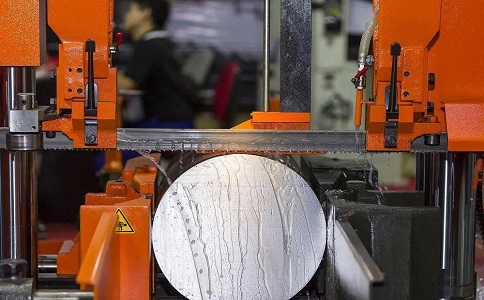 荣县立式金属带锯床切削出现跑带故障解决方法！